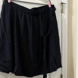 Retro Chic Black Tie-Waist Wrap Skirt